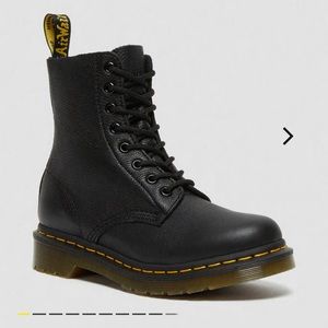 Dr. Martens pascal boots black